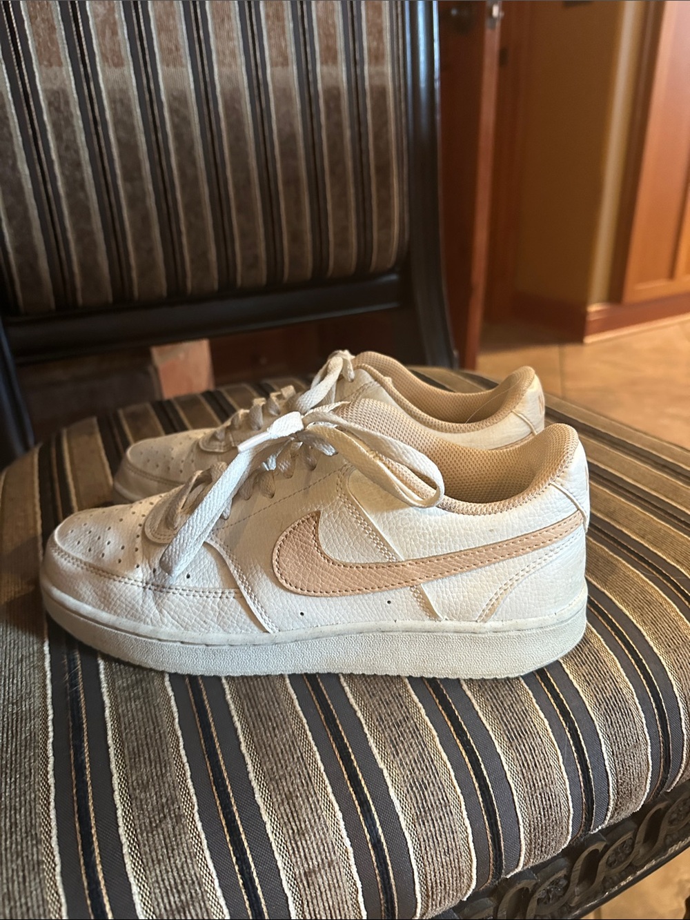 Nike Women's Casual Low-Top Sneakers in Cream and Tan size 8.5